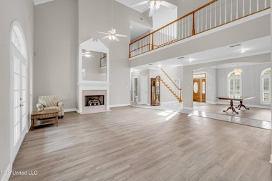 FRESHLY PAINTED EXTERIOR TO LOVELY ALABASTER WHITE STUCCO.!! - photo 4