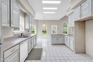 FRESHLY PAINTED EXTERIOR TO LOVELY ALABASTER WHITE STUCCO.!! - photo 8