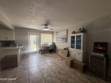 This open floor plan 3 bedroom 2 bath home sits on a quiet - photo 8