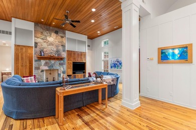 Welcome to an exceptional equestrian estate just 15 miles from - photo 11