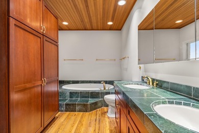 Welcome to an exceptional equestrian estate just 15 miles from - photo 17