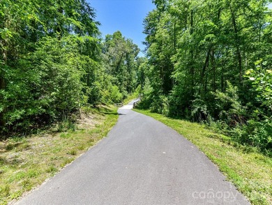 Welcome to this beautifully maintained 4-bedroom, 2.5-bath home - photo 44
