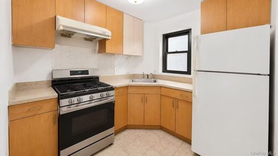 Highly motivated seller! Located in the heart of downtown - photo 4