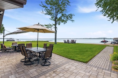 Enjoy the best of Shawano Lake living with this exceptional - photo 2