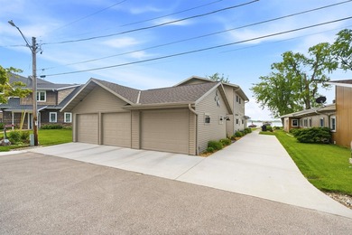 Enjoy the best of Shawano Lake living with this exceptional - photo 4