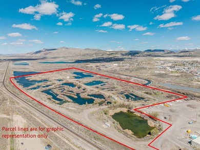 Situated between the railroad tracks and the Humboldt River - photo 2
