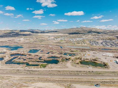 Situated between the railroad tracks and the Humboldt River - photo 5
