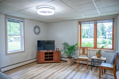 Cute as a button and completely refreshed! This charming 2-bed - photo 6