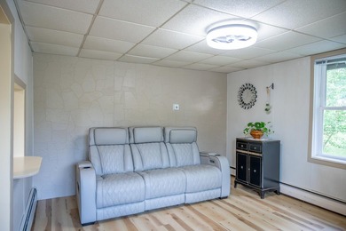 Cute as a button and completely refreshed! This charming 2-bed - photo 7