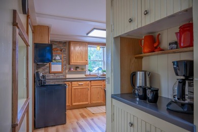 Cute as a button and completely refreshed! This charming 2-bed - photo 10