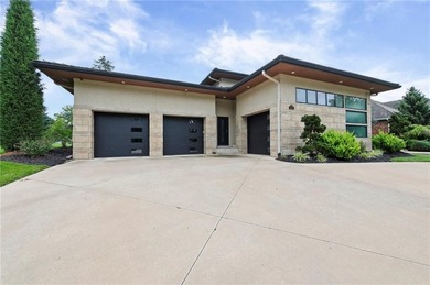 Absolutely Stunning 1 1/2 story Contemporary Estate Home on #5 - photo 2