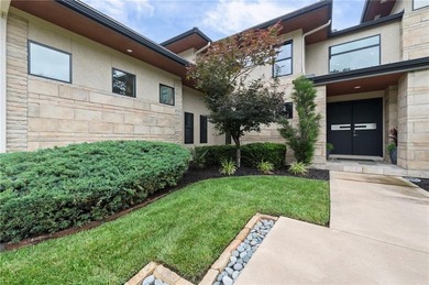 Absolutely Stunning 1 1/2 story Contemporary Estate Home on #5 - photo 4