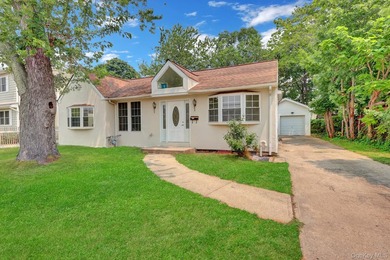 Welcome to this beautifully maintained Ranch-style home offering - photo 3