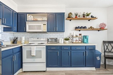 Welcome to the Coast! This 2 bedroom, 2 bathroom condo, is - photo 16