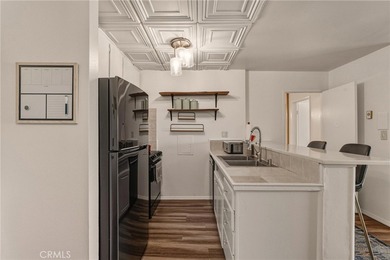 Welcome to Park Ocean! This beautifully updated 1-bedroom