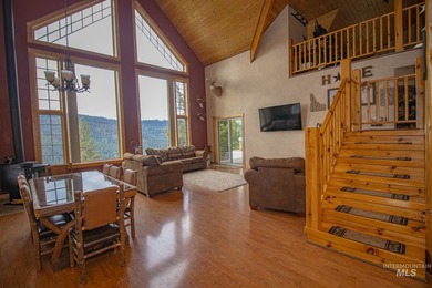 Exceptional custom home on 27.72 acres overlooking the iconic - photo 11