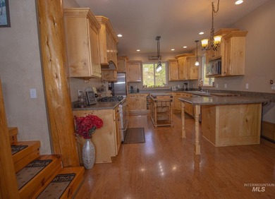 Exceptional custom home on 27.72 acres overlooking the iconic - photo 13