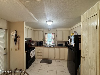 Charming, manufactured home located on the perimeter of an adult - photo 13