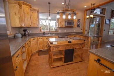 Exceptional custom home on 27.72 acres overlooking the iconic - photo 14