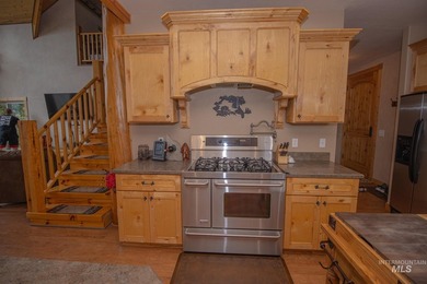 Exceptional custom home on 27.72 acres overlooking the iconic - photo 15