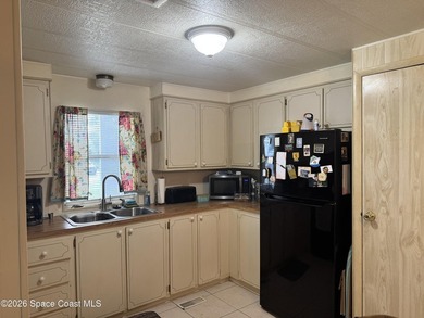 Charming, manufactured home located on the perimeter of an adult - photo 15