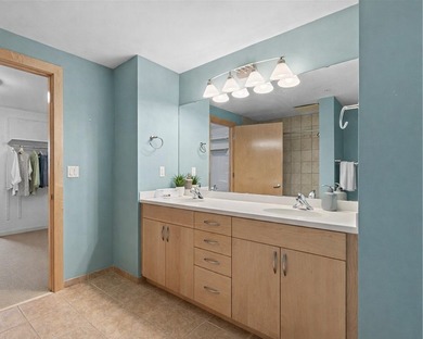 Live in the heart of it all at 212 Lofts in the North Loop - photo 16