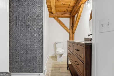 Looking for space for a large family or the perfect in-town - photo 18