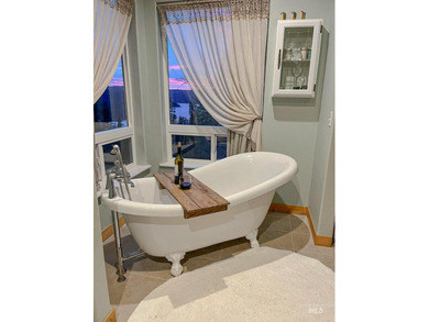 Exceptional custom home on 27.72 acres overlooking the iconic - photo 18