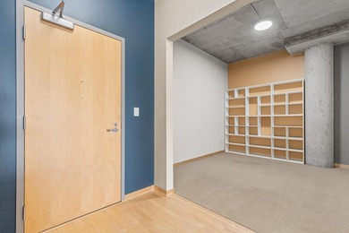 Live in the heart of it all at 212 Lofts in the North Loop - photo 19