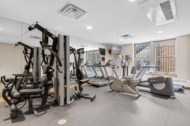 Live in the heart of it all at 212 Lofts in the North Loop - photo 20