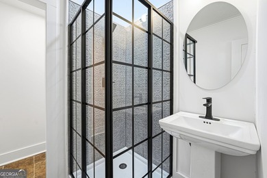 Looking for space for a large family or the perfect in-town - photo 21