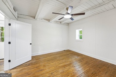 Looking for space for a large family or the perfect in-town - photo 22