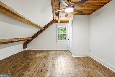 Looking for space for a large family or the perfect in-town - photo 24