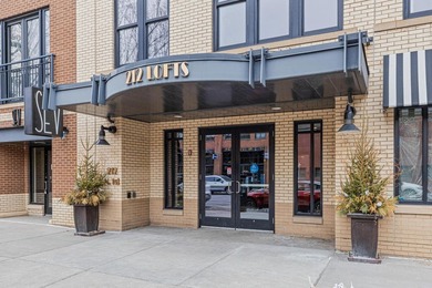 Live in the heart of it all at 212 Lofts in the North Loop - photo 26