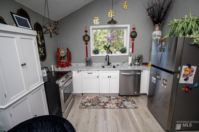 Exceptional custom home on 27.72 acres overlooking the iconic - photo 35
