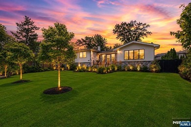 Welcome to 35 Jane Drive, a spectacular contemporary residence - photo 3