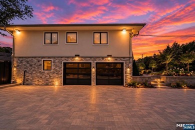 Welcome to 35 Jane Drive, a spectacular contemporary residence - photo 6