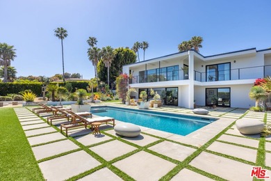 Wide open ocean views, a huge lush yard, and a resort-style - photo 1