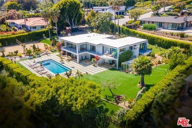 Wide open ocean views, a huge lush yard, and a resort-style - photo 2