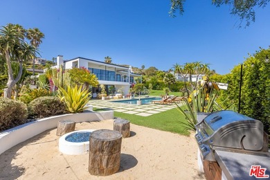 Wide open ocean views, a huge lush yard, and a resort-style - photo 5