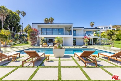 Wide open ocean views, a huge lush yard, and a resort-style - photo 6