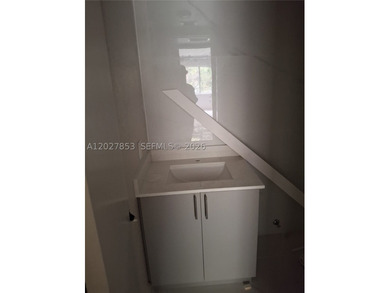 A nice and beautiful unit recently renovated in North Miami area - photo 4