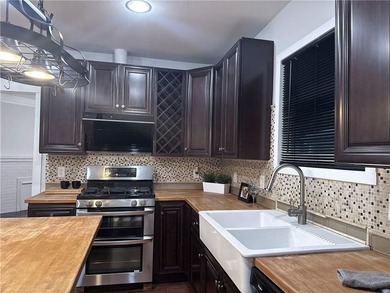 Charming and beautifully renovated spacious home in Historic - photo 4