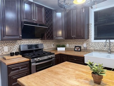 Charming and beautifully renovated spacious home in Historic - photo 5