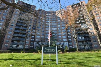 Move right into this stunning 2-bedroom, 1-bath coop in the - photo 1
