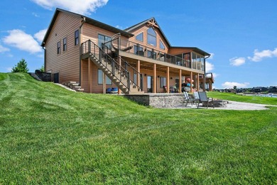 Custom built lake home on Island Lake! Featuring 5 bedrooms, 3 - photo 1