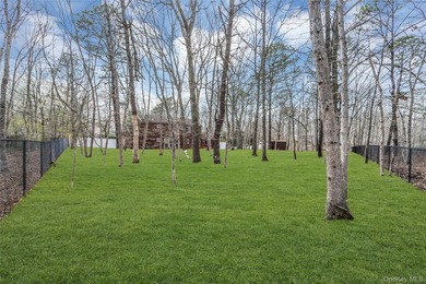 Large Colonial on Oversize lot shy 3/4 Acre, Fenced yard, Master - photo 32