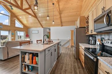 Custom built lake home on Island Lake! Featuring 5 bedrooms, 3 - photo 8