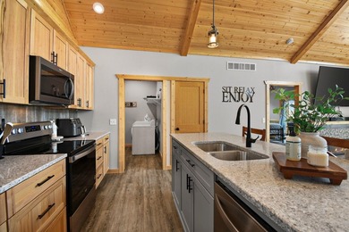 Custom built lake home on Island Lake! Featuring 5 bedrooms, 3 - photo 9