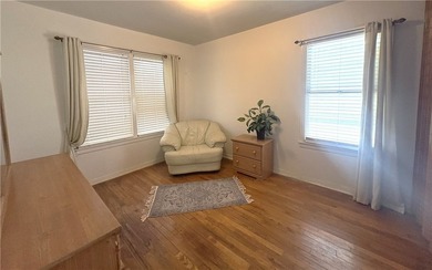 Charming 3-bedroom, 1-bath home offering 916 square feet of - photo 11